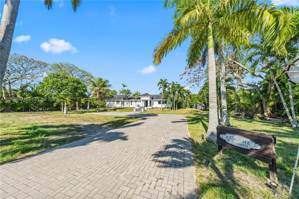 19601 SW 187th Ave Miami, FL 33187