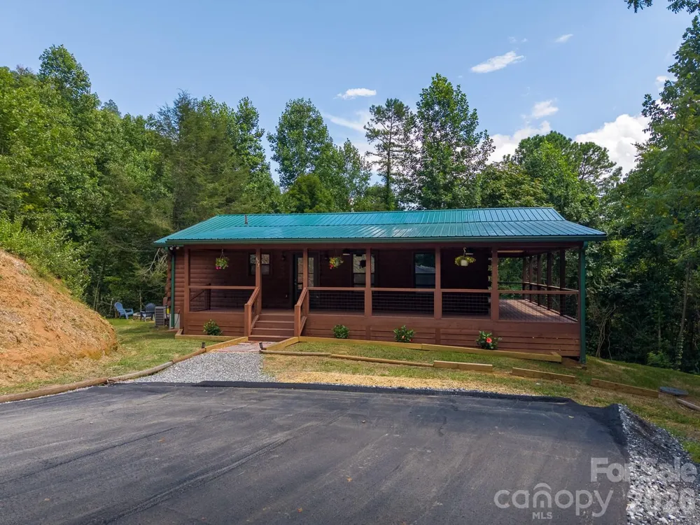 677 Ridgetop Circle Whittier, NC 28789