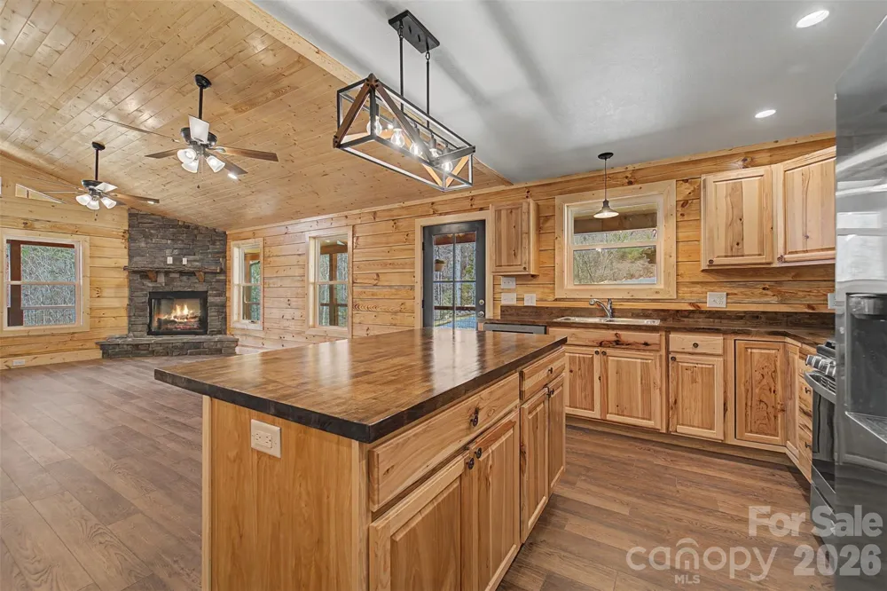 677 Ridgetop Circle Whittier, NC 28789