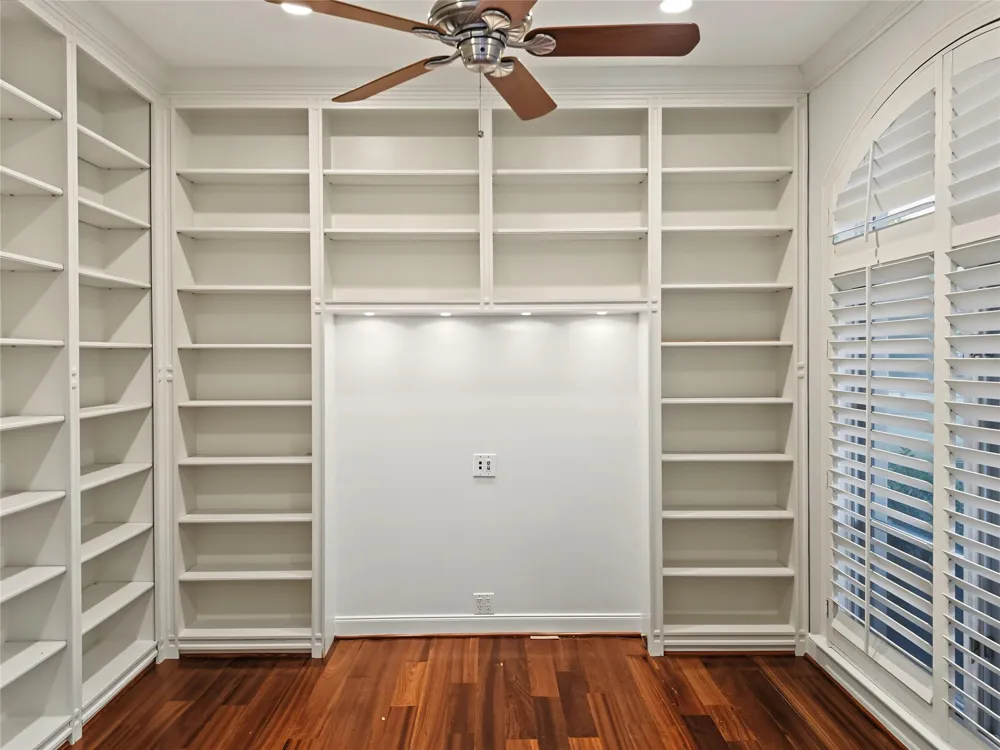 12018 Surrey Lane Bunker Hill Village, TX 77024