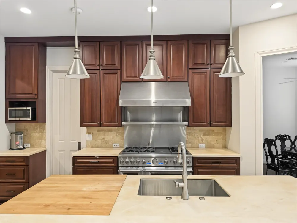 12018 Surrey Lane Bunker Hill Village, TX 77024