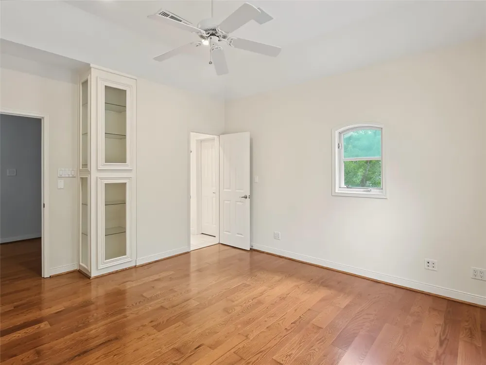 12018 Surrey Lane Bunker Hill Village, TX 77024