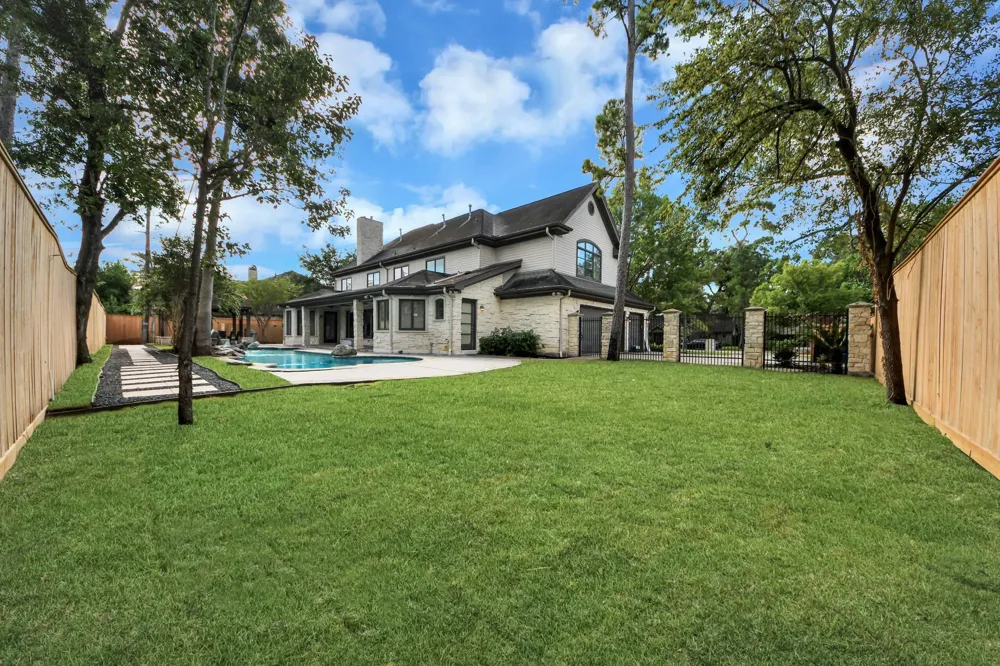 12018 Surrey Lane Bunker Hill Village, TX 77024