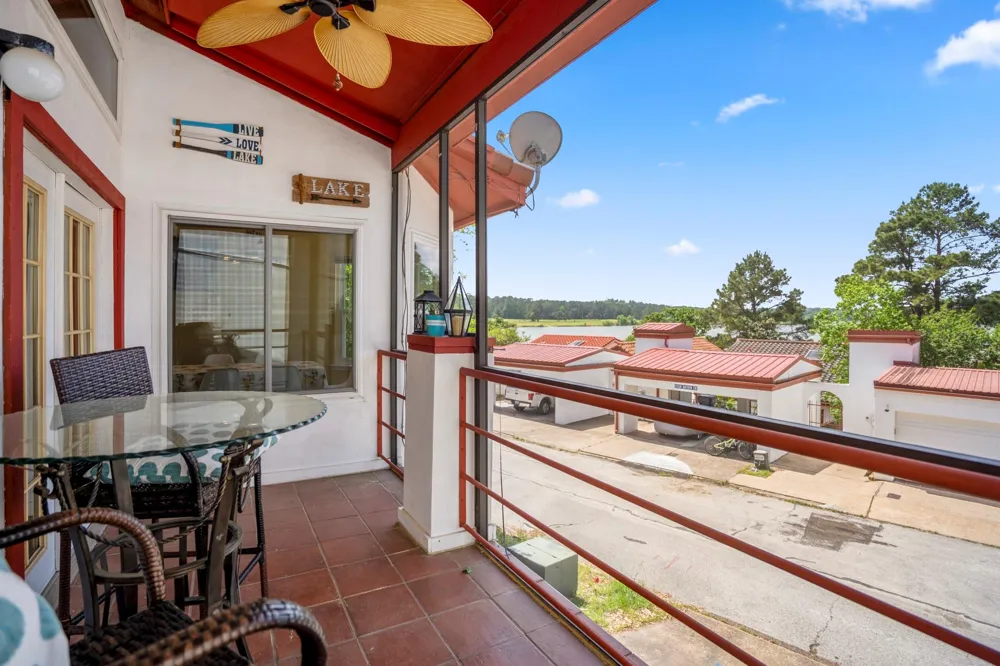 22547 Bayview Circle Huntsville, TX 77320