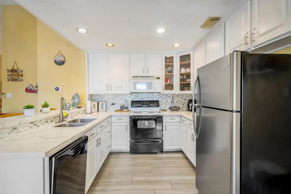 22547 Bayview Circle Huntsville, TX 77320