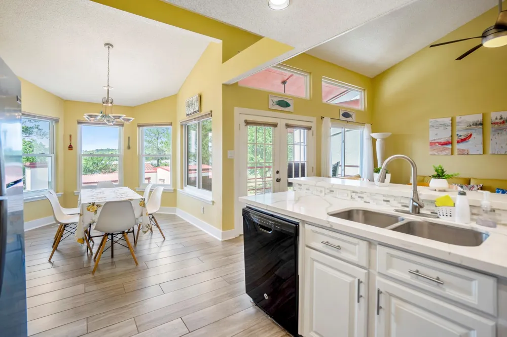 22547 Bayview Circle Huntsville, TX 77320