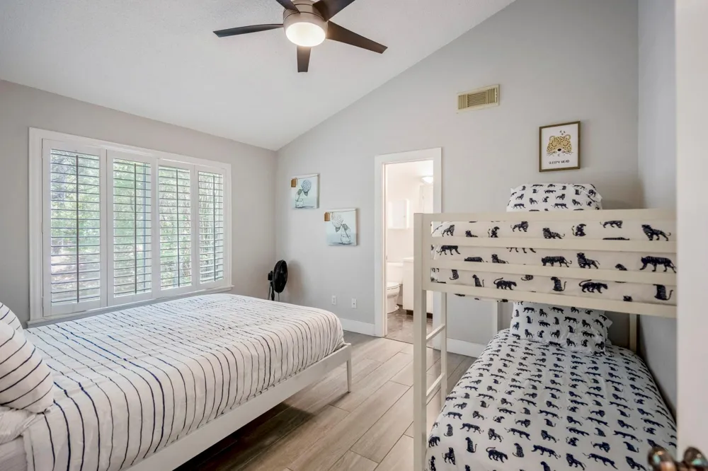 22547 Bayview Circle Huntsville, TX 77320