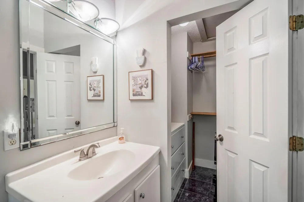 22547 Bayview Circle Huntsville, TX 77320