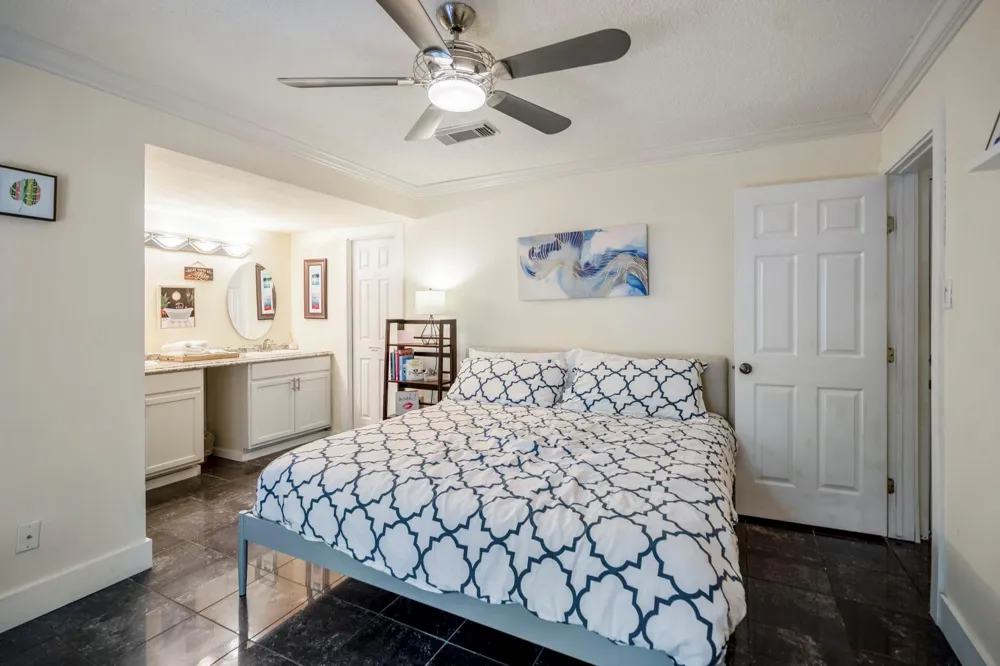 22547 Bayview Circle Huntsville, TX 77320
