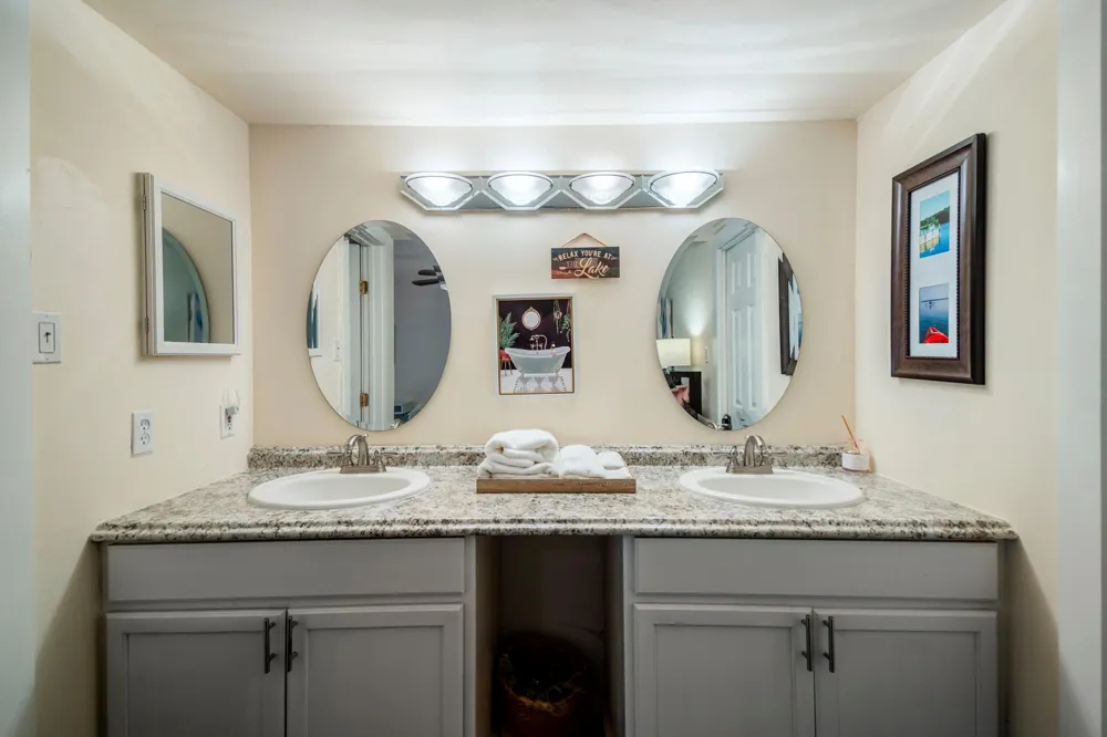 22547 Bayview Circle Huntsville, TX 77320