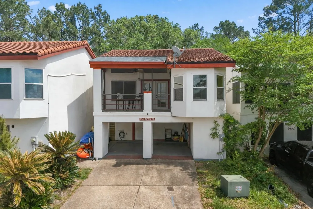 22547 Bayview Circle Huntsville, TX 77320