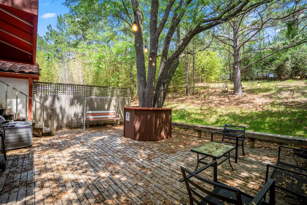 22547 Bayview Circle Huntsville, TX 77320