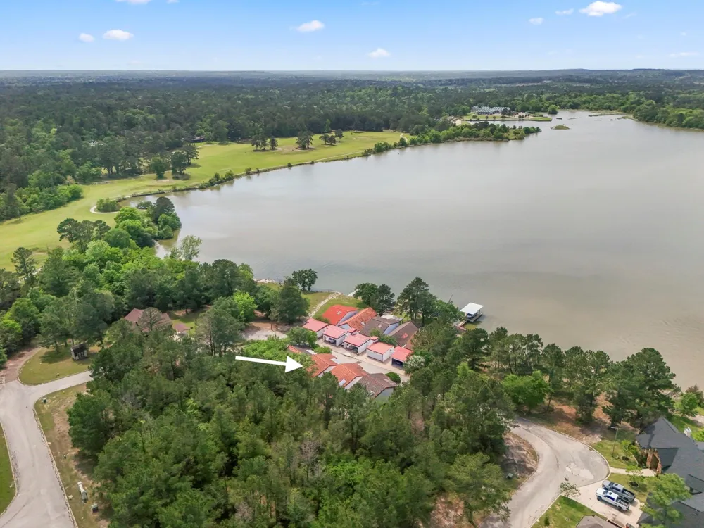 22547 Bayview Circle Huntsville, TX 77320