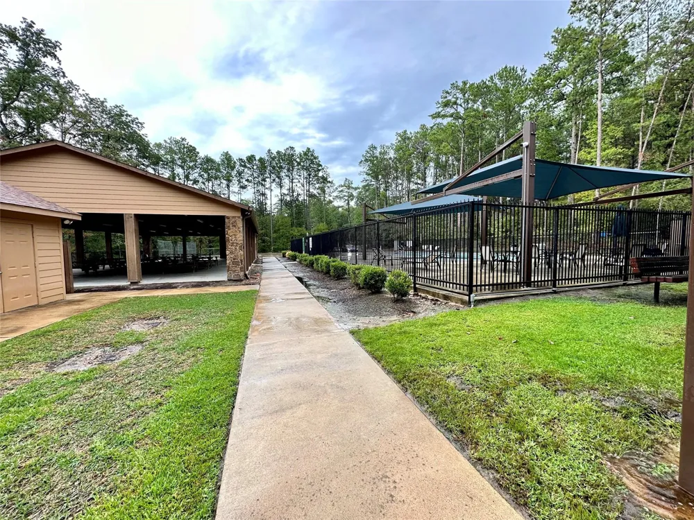 22547 Bayview Circle Huntsville, TX 77320