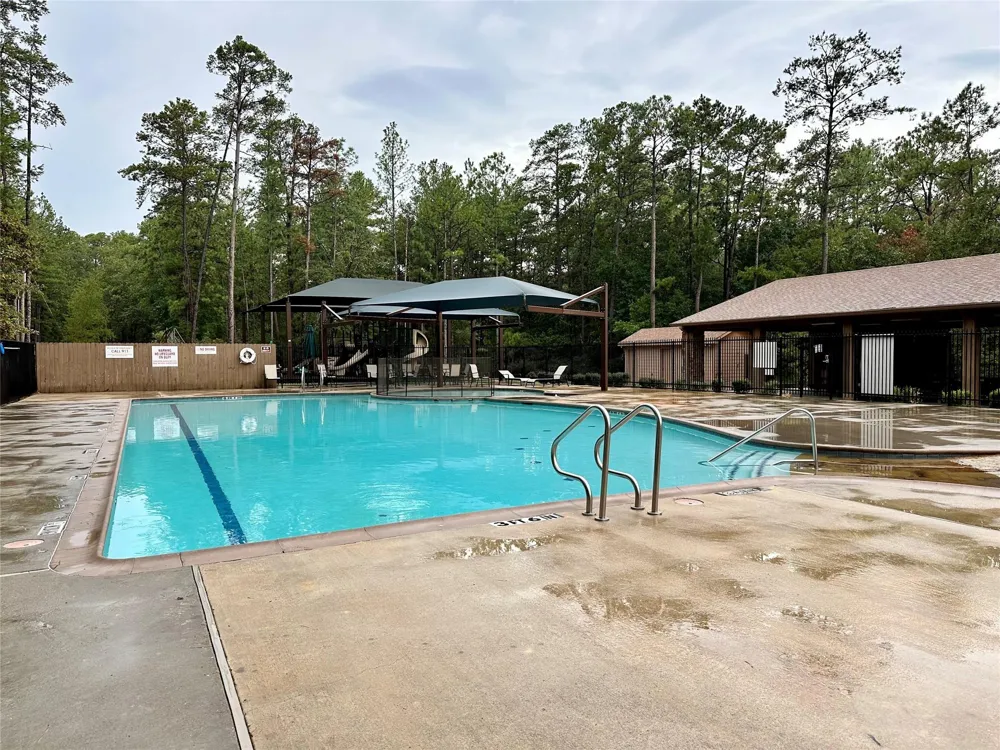 22547 Bayview Circle Huntsville, TX 77320