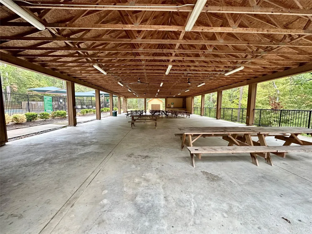 22547 Bayview Circle Huntsville, TX 77320