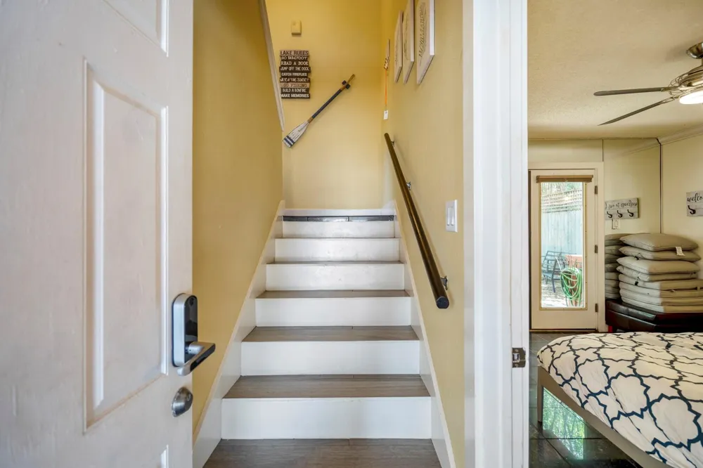 22547 Bayview Circle Huntsville, TX 77320