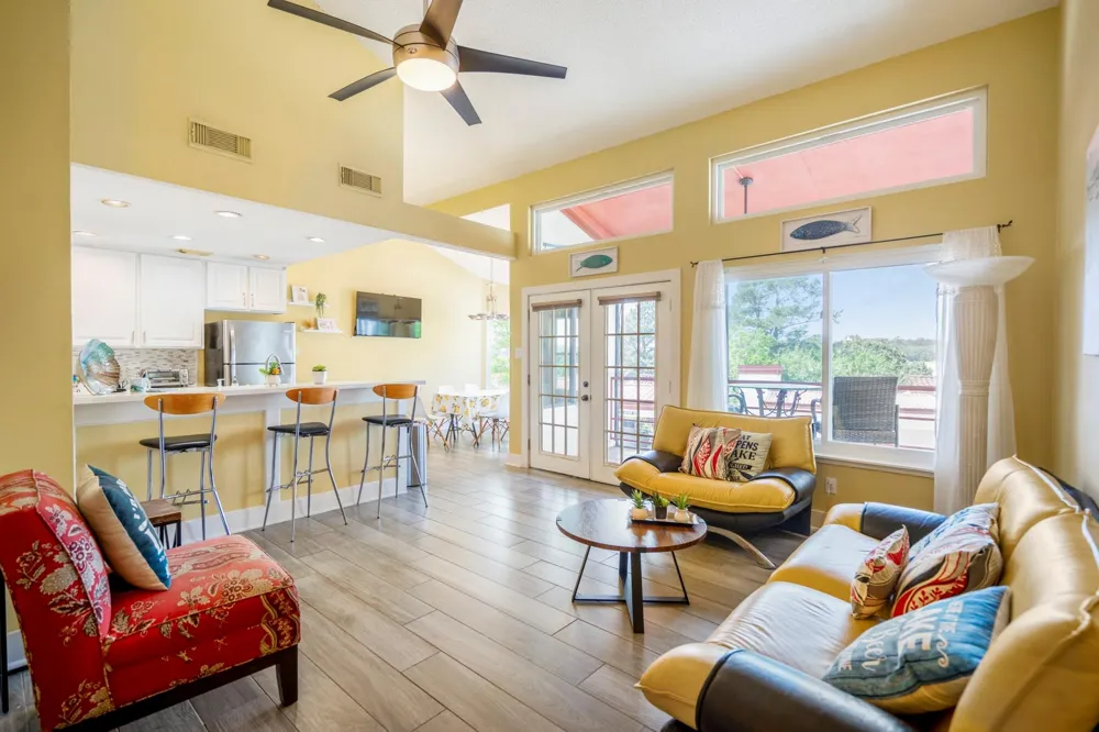 22547 Bayview Circle Huntsville, TX 77320