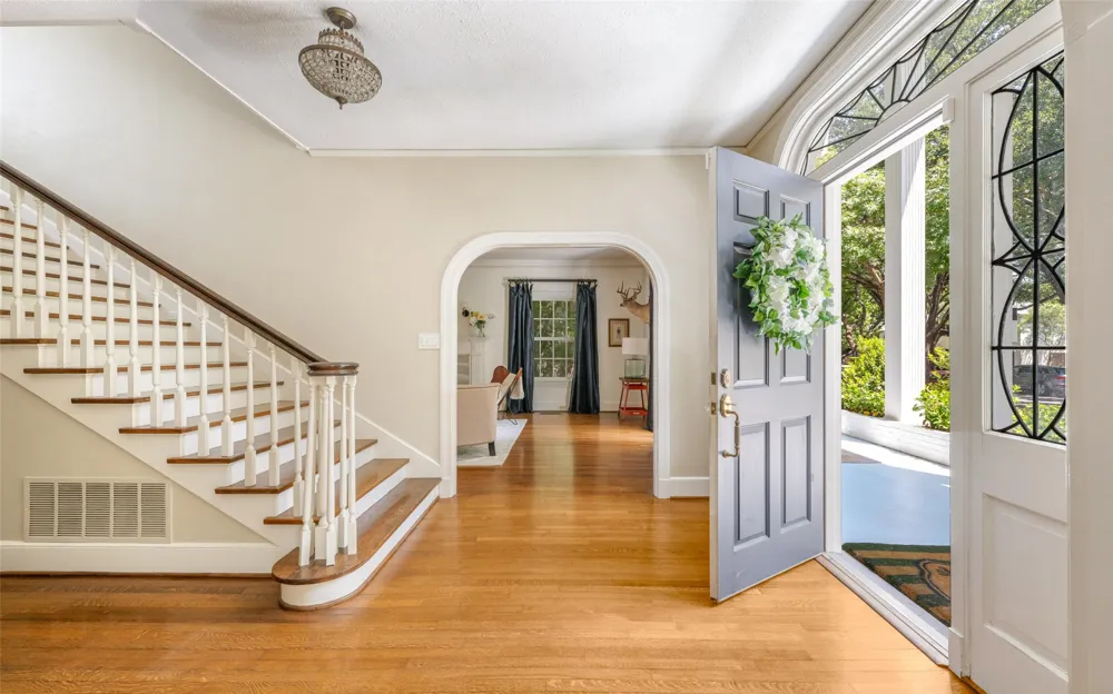 2036 Windsor Place Fort Worth, TX 76110
