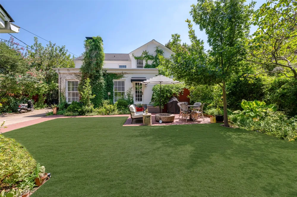 2036 Windsor Place Fort Worth, TX 76110