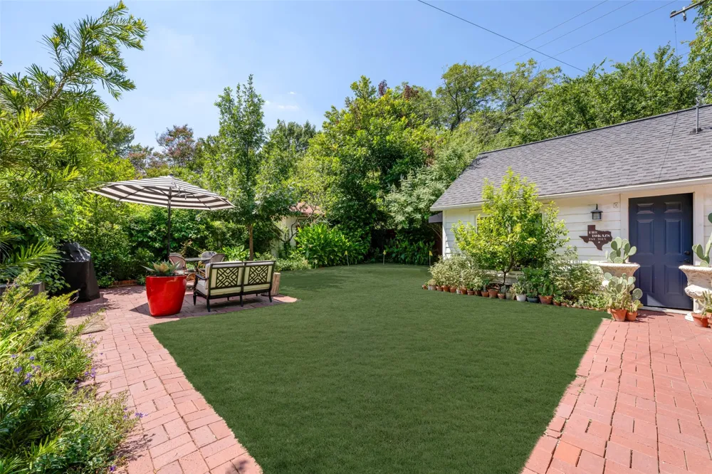 2036 Windsor Place Fort Worth, TX 76110