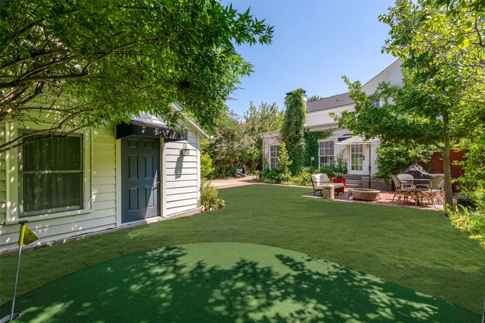 2036 Windsor Place Fort Worth, TX 76110