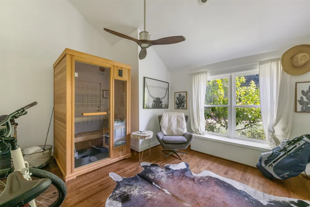 2036 Windsor Place Fort Worth, TX 76110