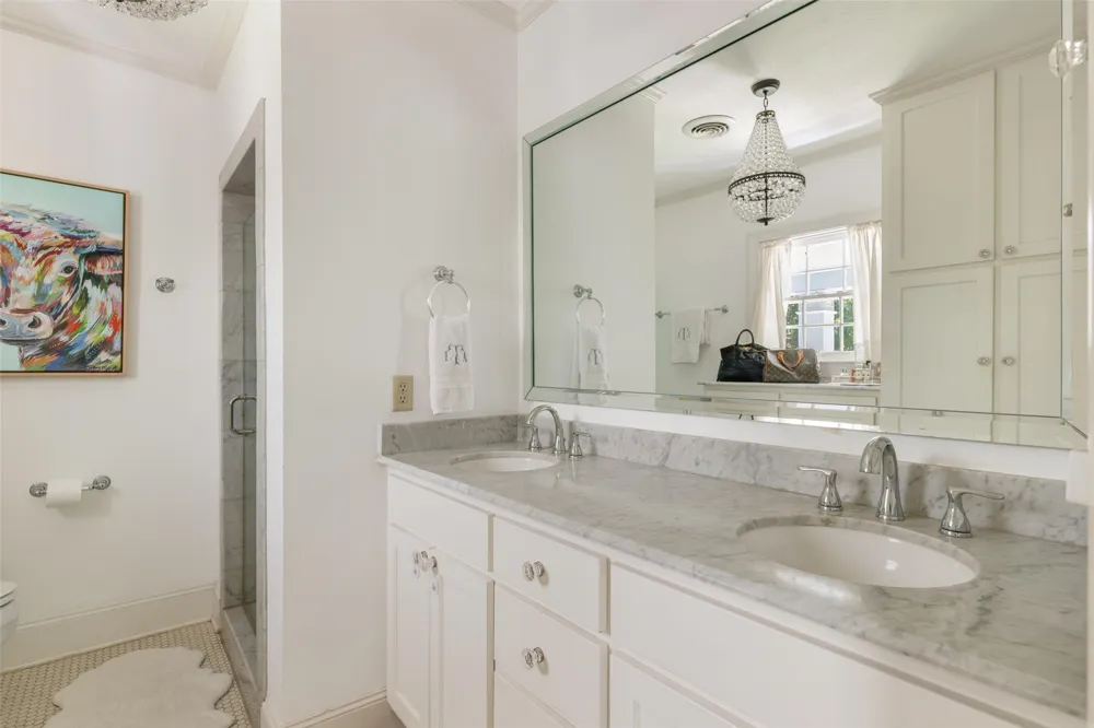 2036 Windsor Place Fort Worth, TX 76110