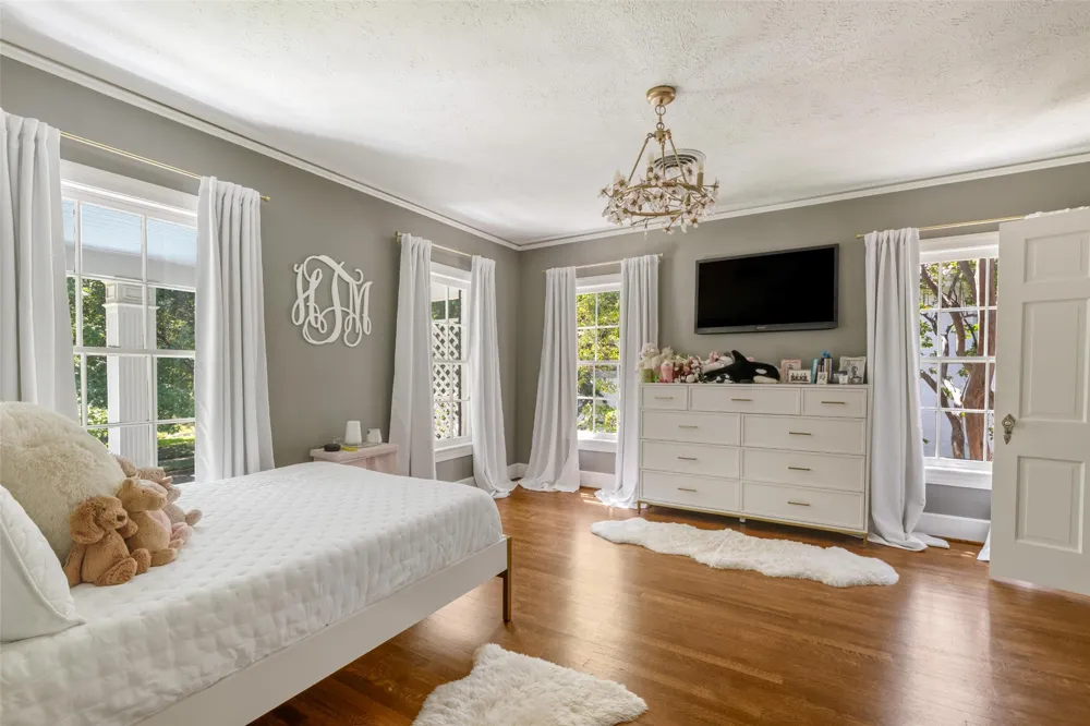 2036 Windsor Place Fort Worth, TX 76110