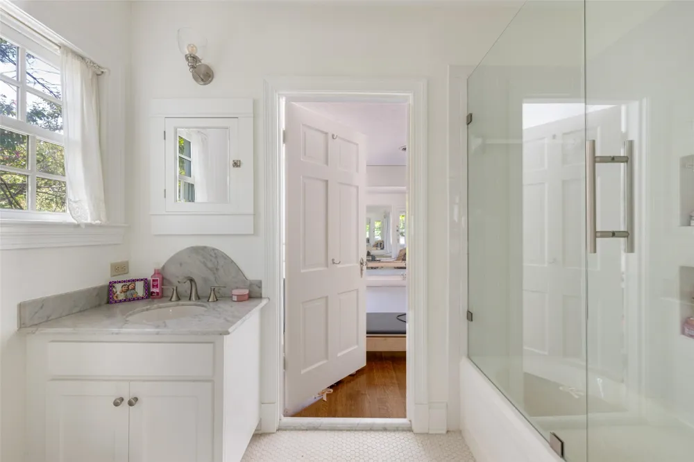 2036 Windsor Place Fort Worth, TX 76110