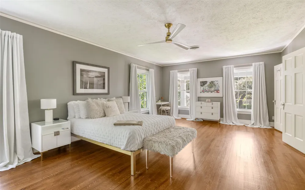 2036 Windsor Place Fort Worth, TX 76110
