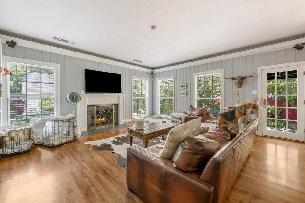 2036 Windsor Place Fort Worth, TX 76110