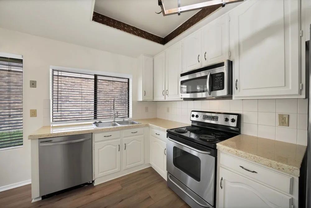 4021 Winter Park Lane Addison, TX 75001