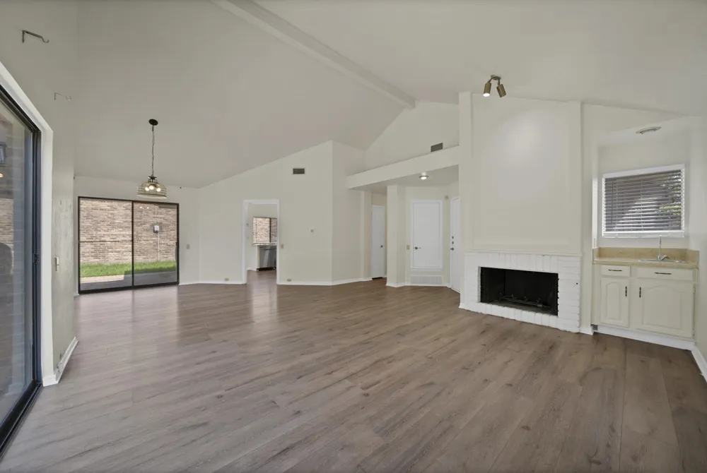4021 Winter Park Lane Addison, TX 75001