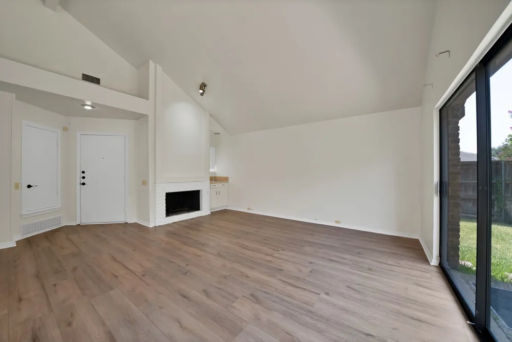 4021 Winter Park Lane Addison, TX 75001