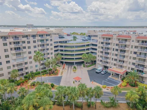3 OCEANS BOULEVARD W #2D4