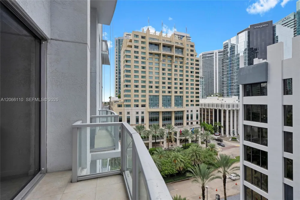 1060 Brickell Ave #815 Miami, FL 33131