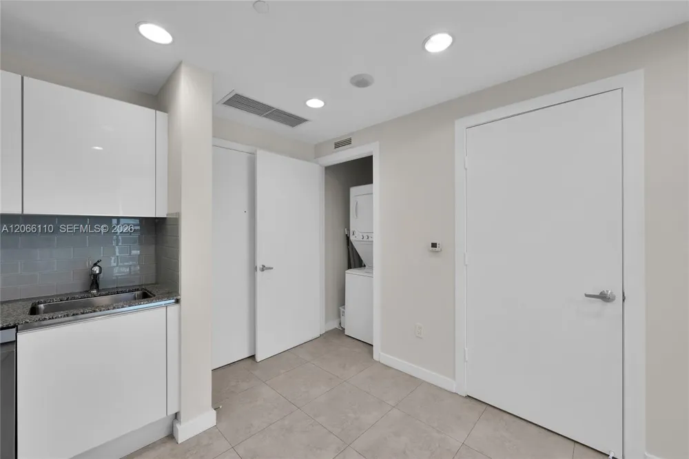 1060 Brickell Ave #815 Miami, FL 33131