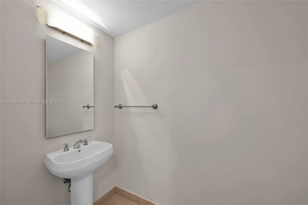 1060 Brickell Ave #815 Miami, FL 33131