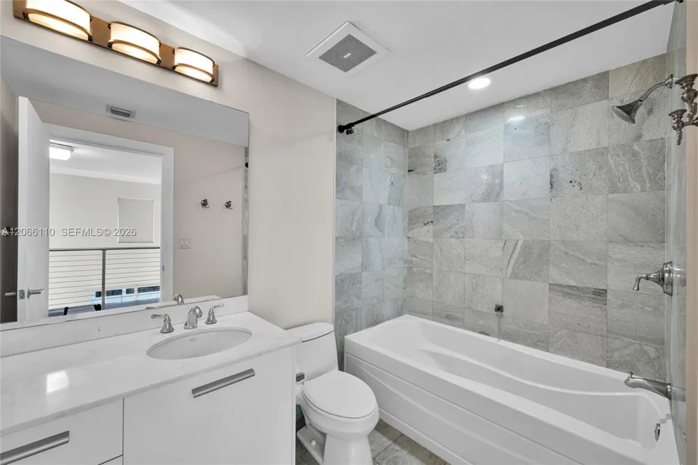 1060 Brickell Ave #815 Miami, FL 33131