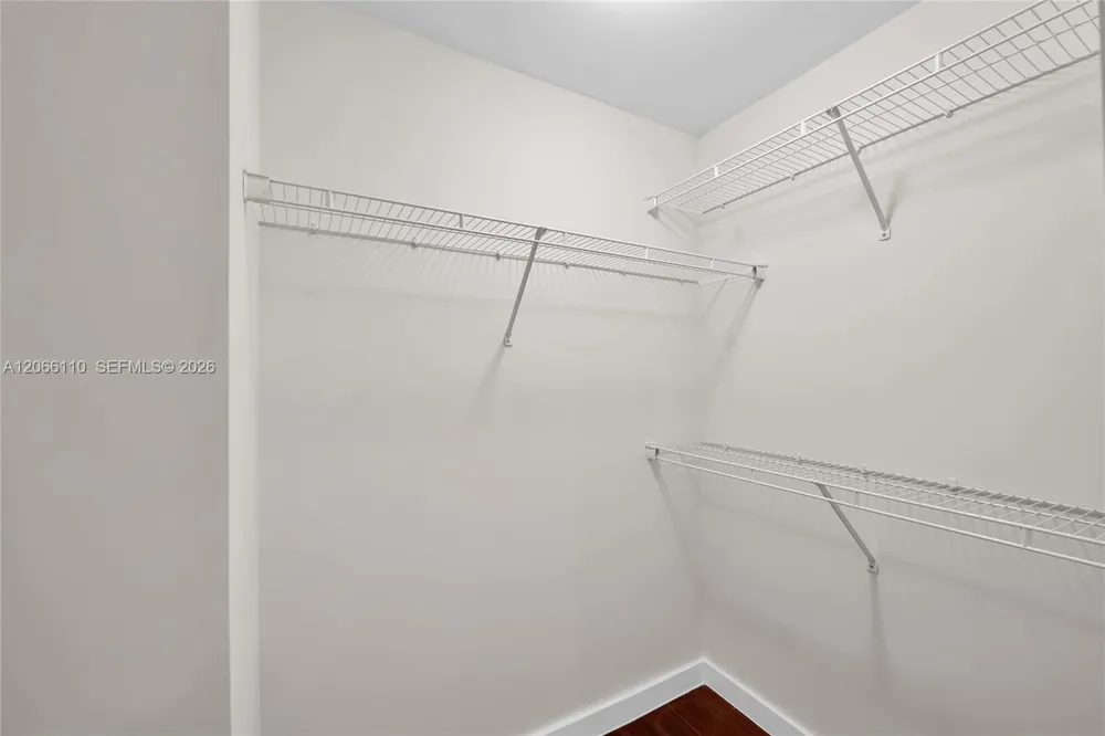 1060 Brickell Ave #815 Miami, FL 33131