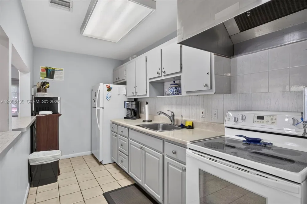 4626 E Lucerne Lakes Blvd E #202 Lake Worth, FL 33467