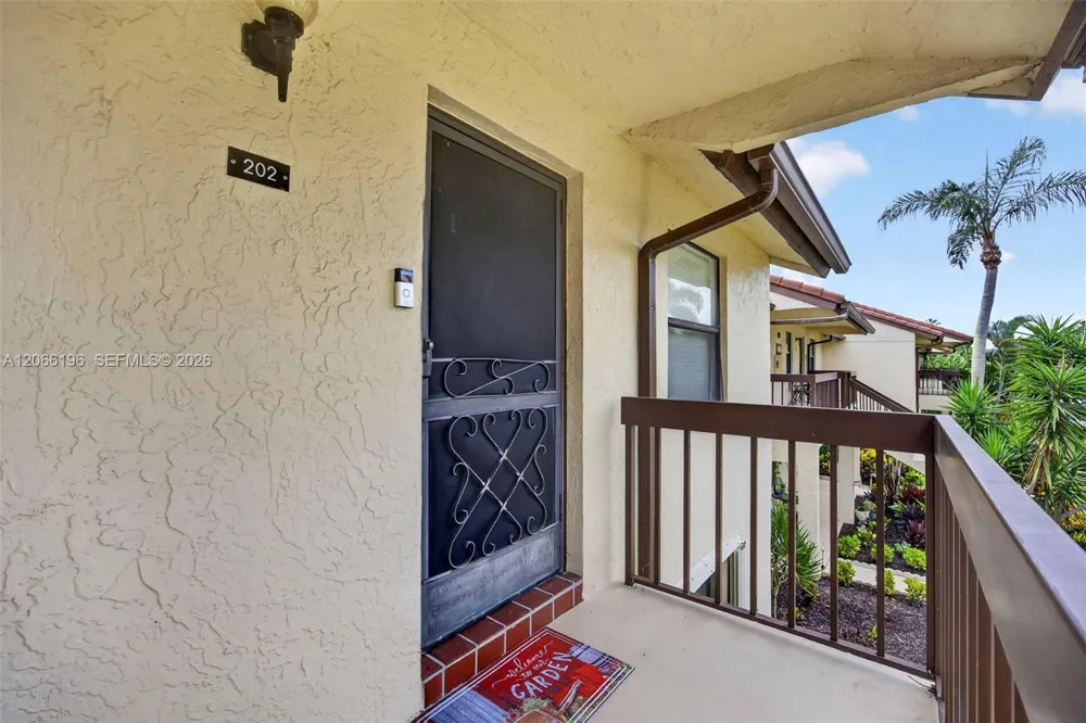4626 E Lucerne Lakes Blvd E #202 Lake Worth, FL 33467