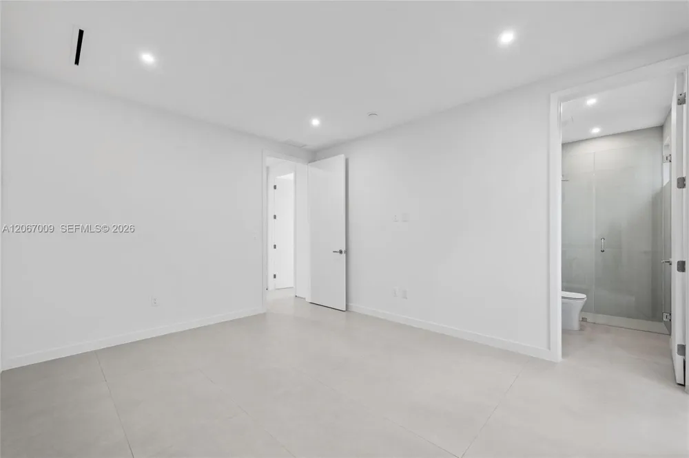 2980 SW 2nd St #LEFT Miami, FL 33135