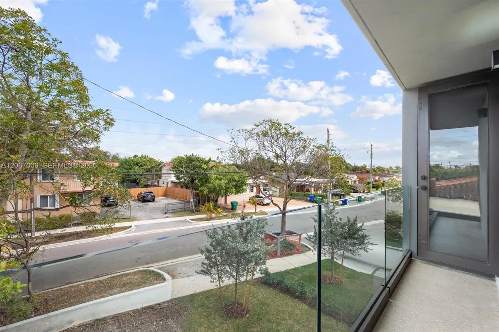 2980 SW 2nd St #LEFT Miami, FL 33135