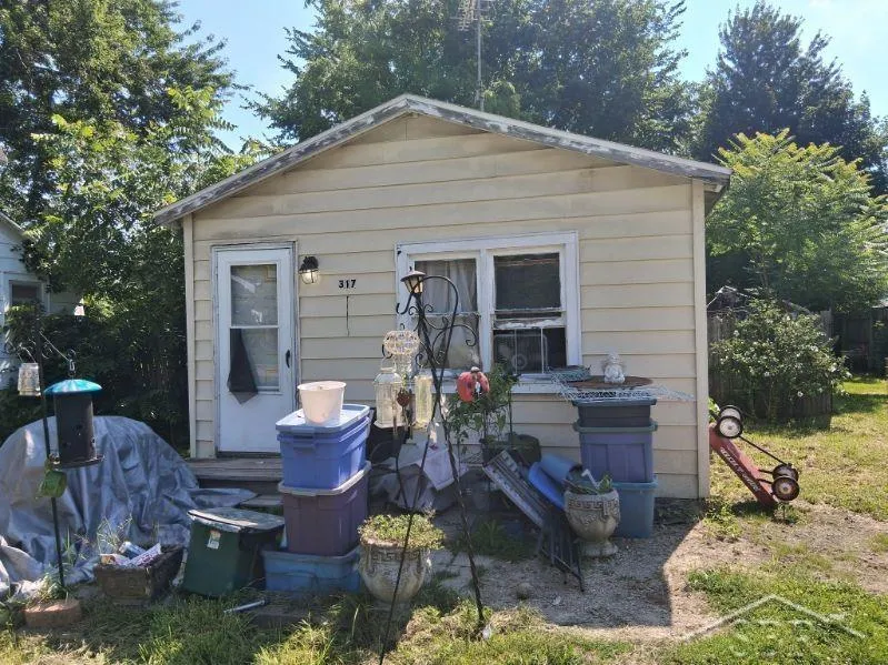 317 Crescent Street Watervliet City, MI 49098