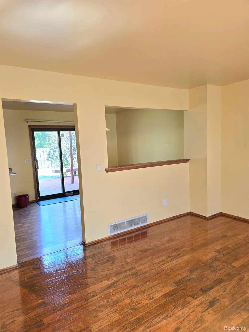 8702 Hazelton Street Dearborn Heights City, MI 48127