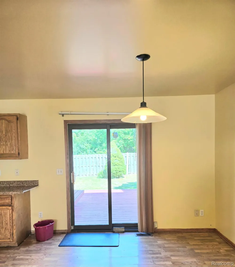 8702 Hazelton Street Dearborn Heights City, MI 48127
