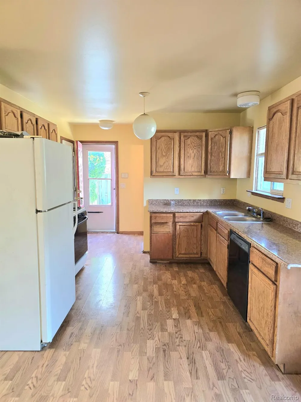 8702 Hazelton Street Dearborn Heights City, MI 48127