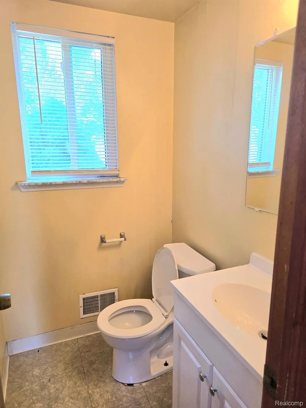 8702 Hazelton Street Dearborn Heights City, MI 48127